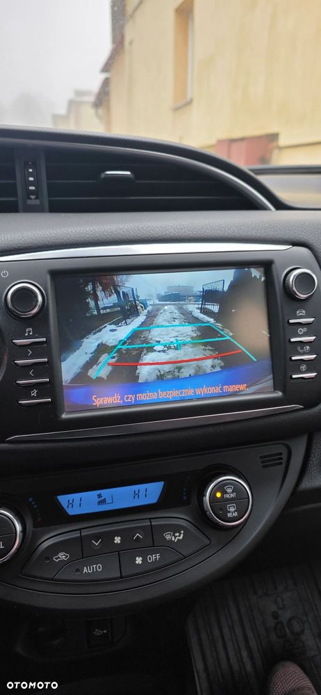 Toyota Yaris Hybrid 100 Dynamic EU6 - 19