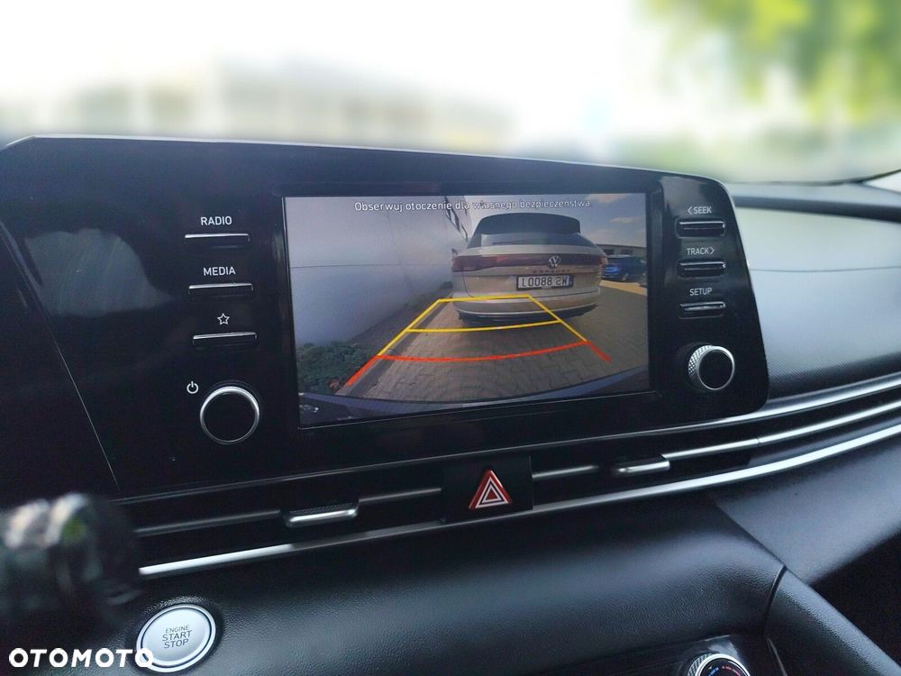 Hyundai Elantra - 25