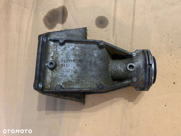 ŁAPA PODPORA WSPORNIK PÓŁOSI BMW G01 G02 G20 G11 G30 G05 G06 G15 8639383
