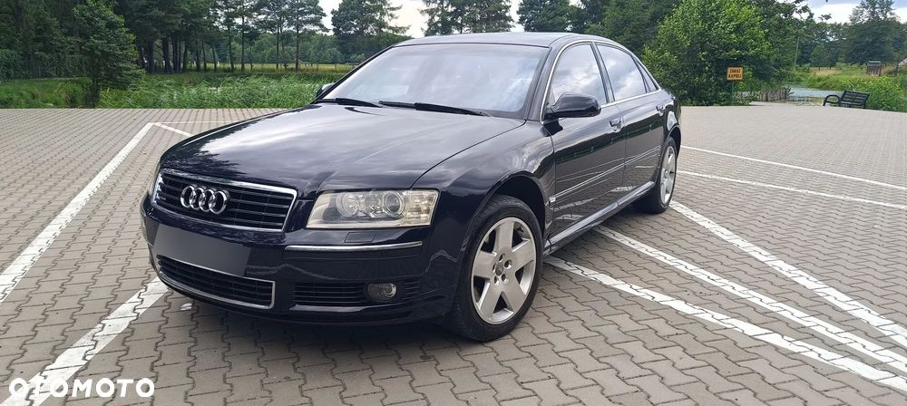 Audi A8 4.2 L Quattro - 2
