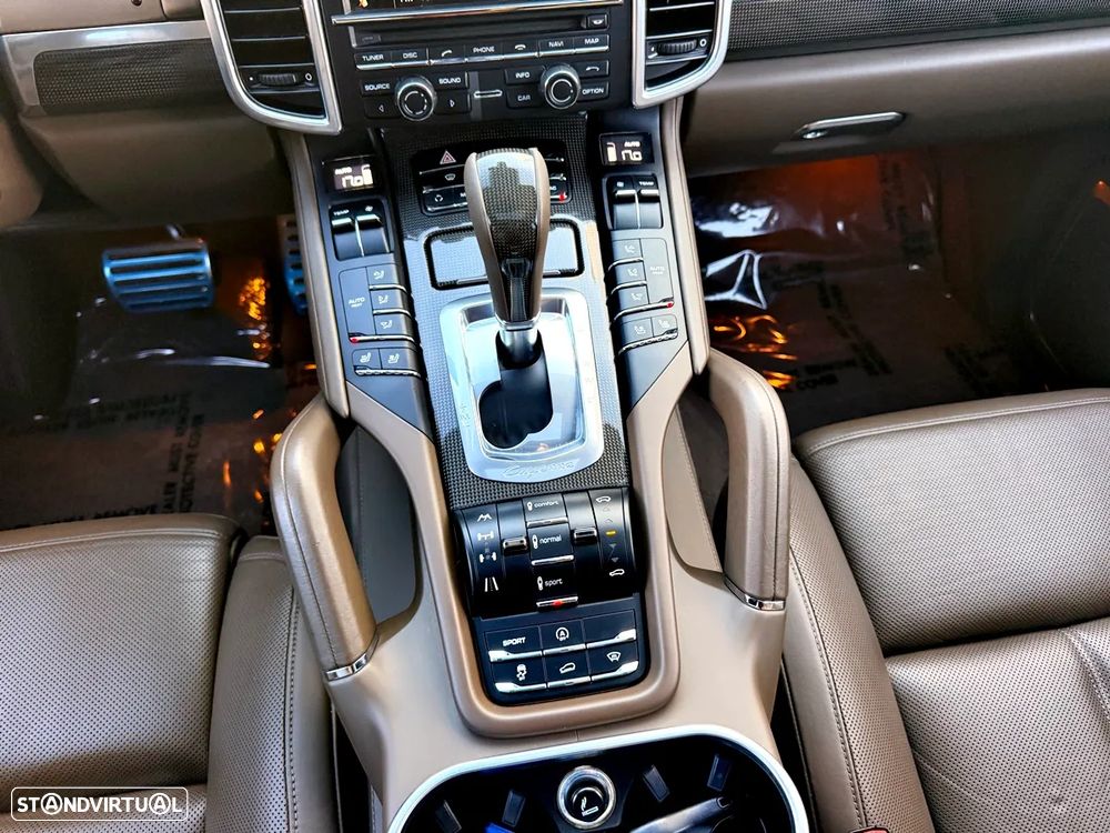 Porsche Cayenne Turbo - 21