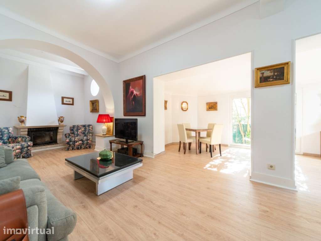 Chalet T5+2 no coração do Monte Estoril com jardim privativo - Grande imagem: 3/44