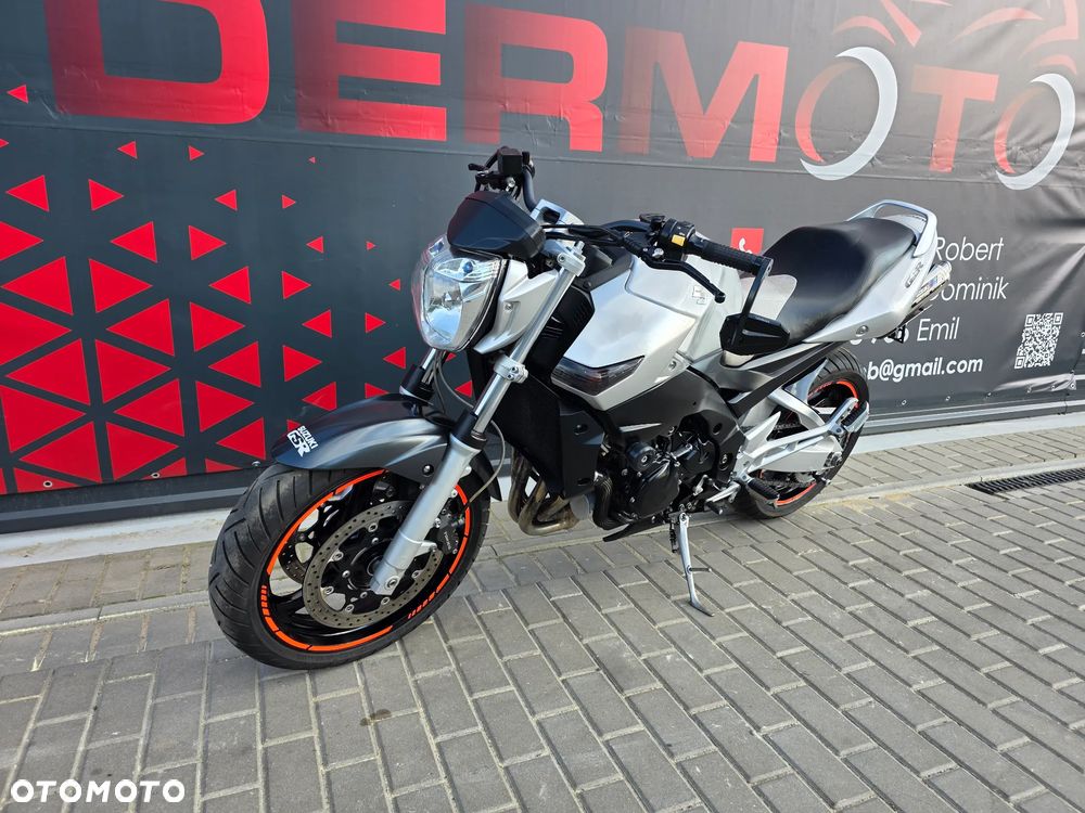 Suzuki GSR - 27