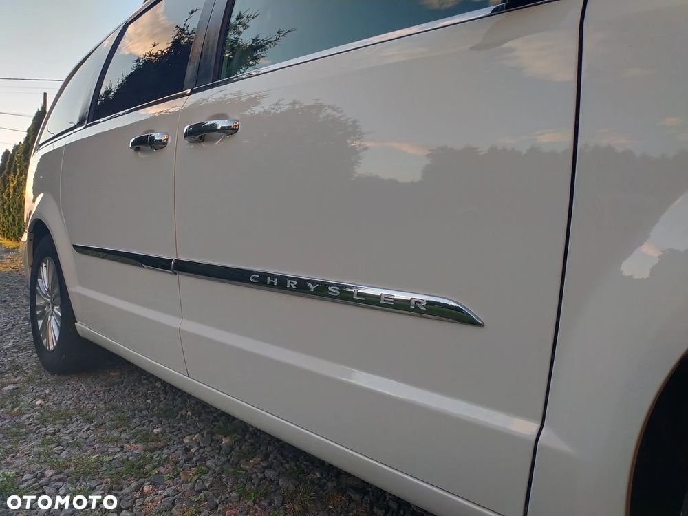 Chrysler Town & Country 3.6 Limited - 7