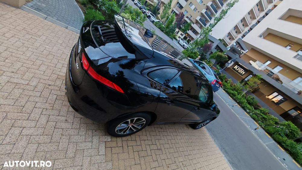 Jaguar F-Pace 25d AWD R-Sport - 29