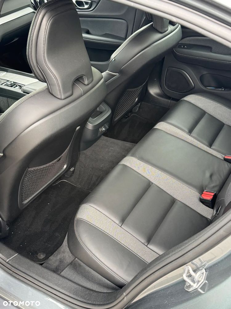 Volvo S60 T4 R-Design First Edition - 2