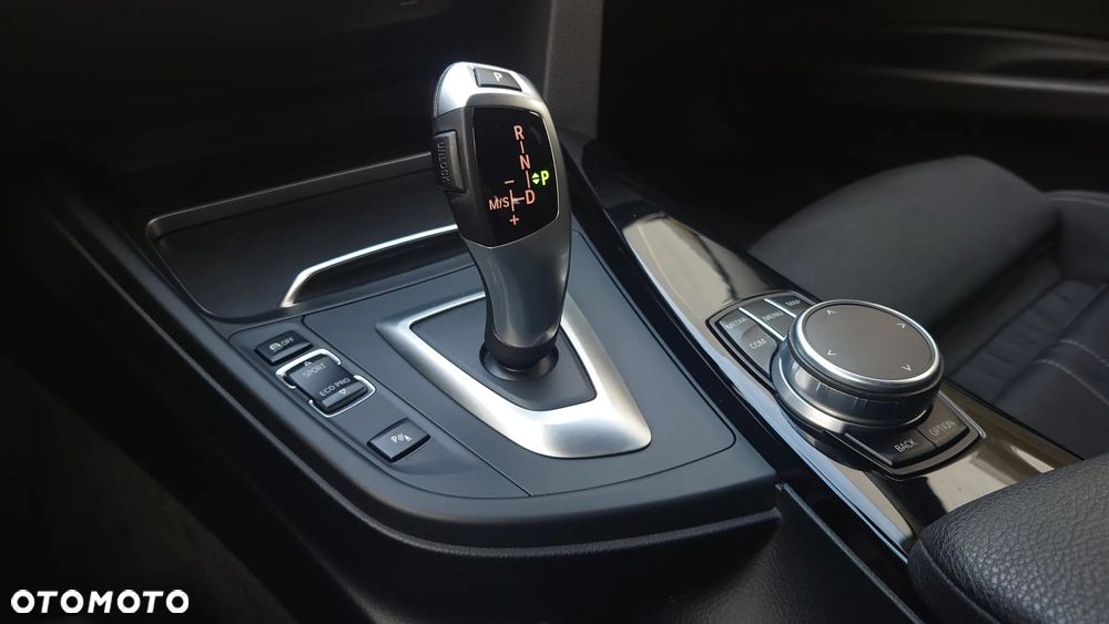 BMW Seria 3 330d Sport Line - 26