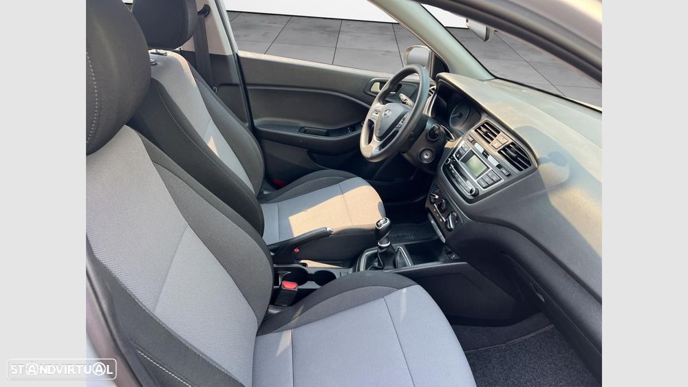 Hyundai i20 1.1 CRDi Access+Bluetooth — fotografia 9