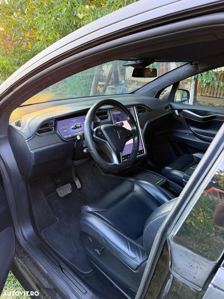 Tesla Model X - 6