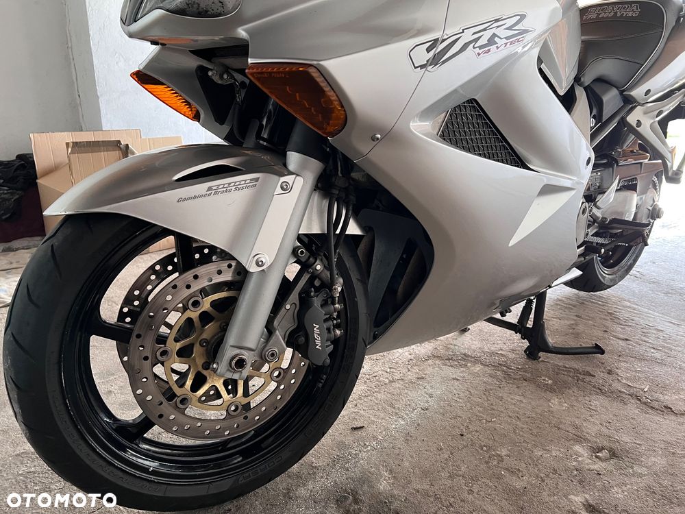 Honda VFR - 7
