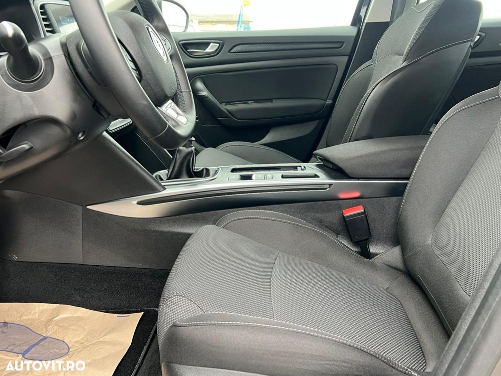 Renault Megane TCe 140 GPF Equilibre - 23