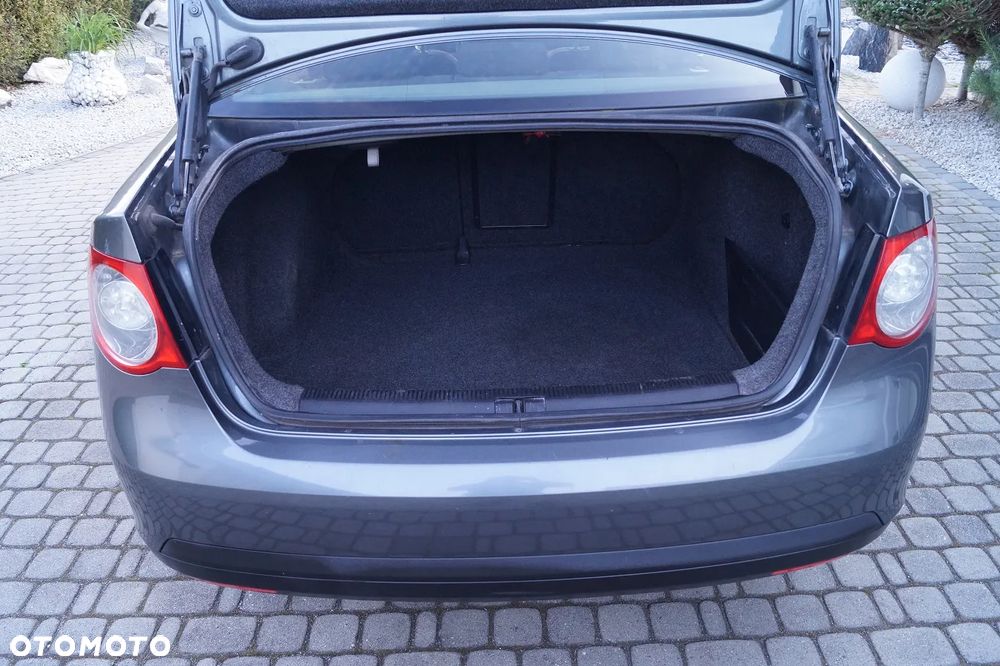 Volkswagen Jetta 2.0 TDI Comfortline - 17
