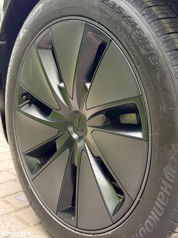Tesla Model 3 - 3