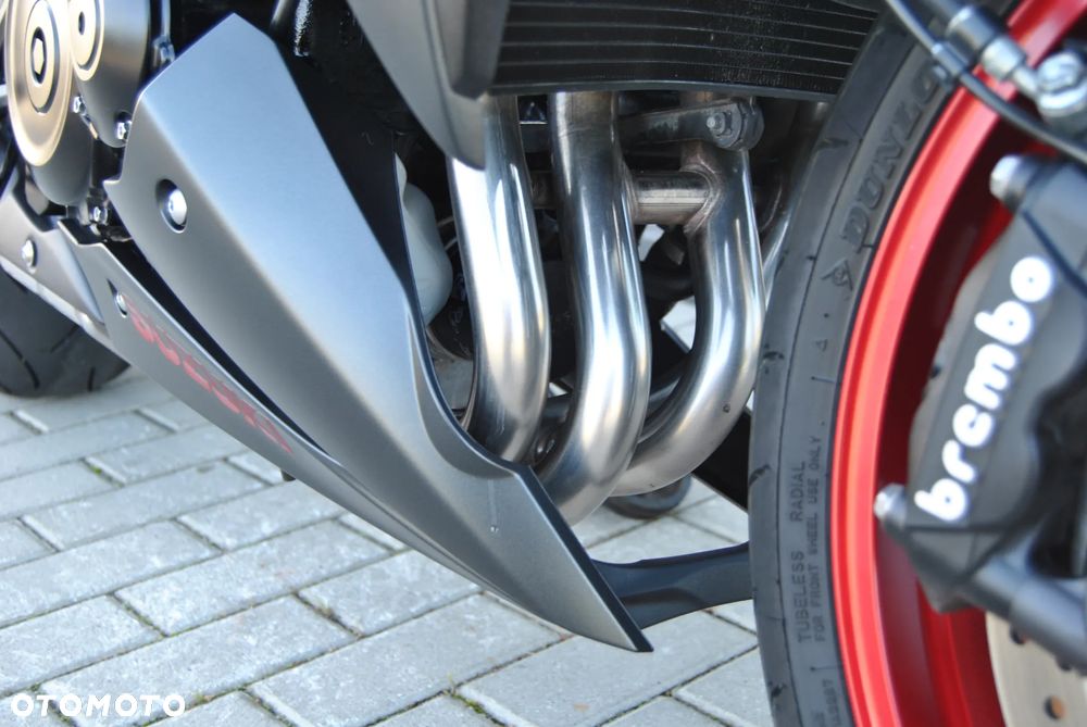 Suzuki GSX - 16