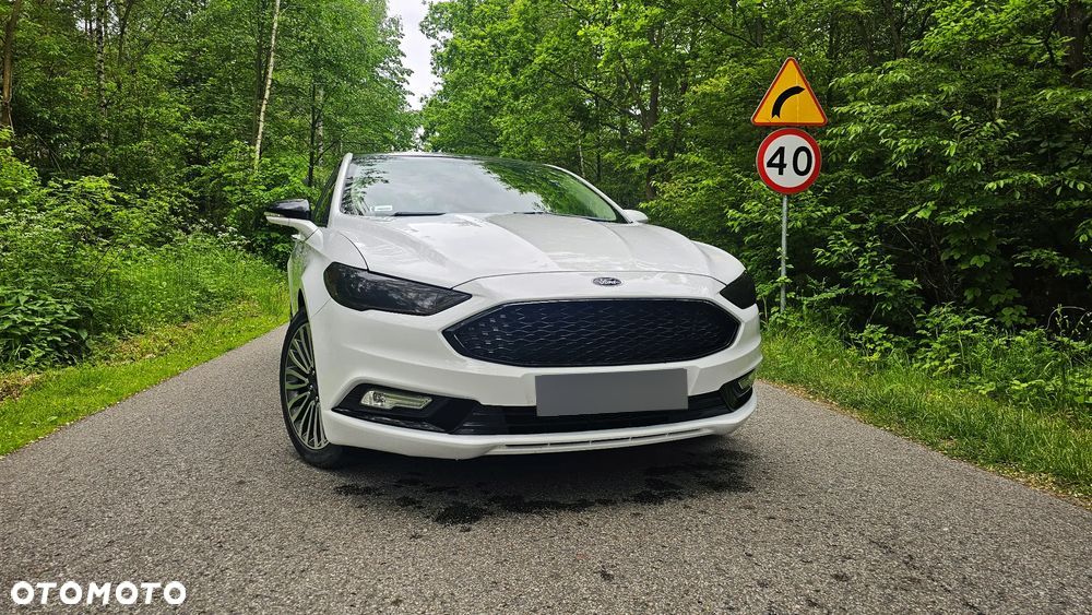 Ford Mondeo 2.0 Hybrid Titanium - 1