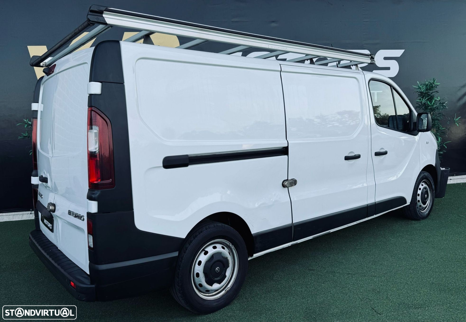 Opel Vivaro - 8