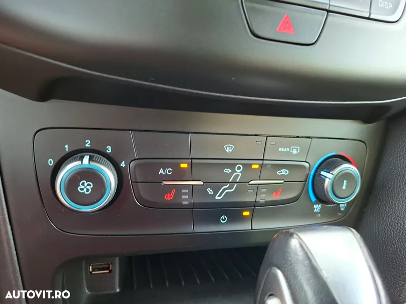 Ford Focus 2.0 TDCI Powershift Titanium - 22