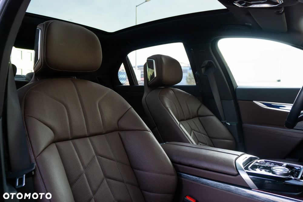 BMW i7 - 17