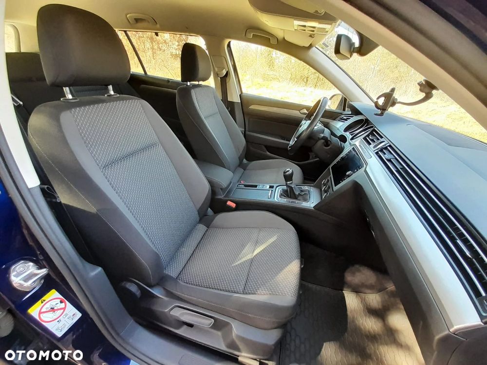 Volkswagen Passat - 21