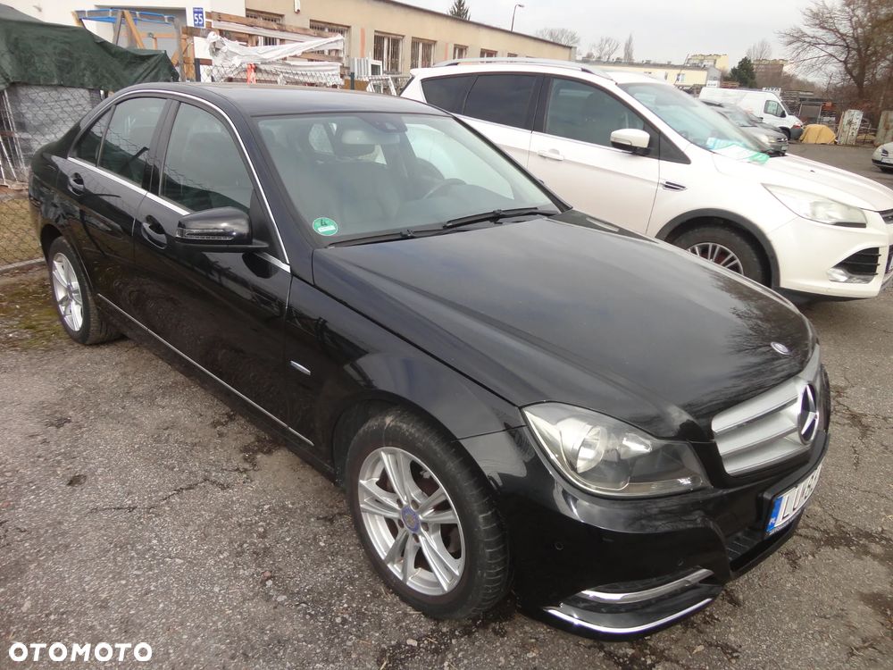 Mercedes-Benz Klasa C 180 BlueEFFICIENCY Avantgarde - 2