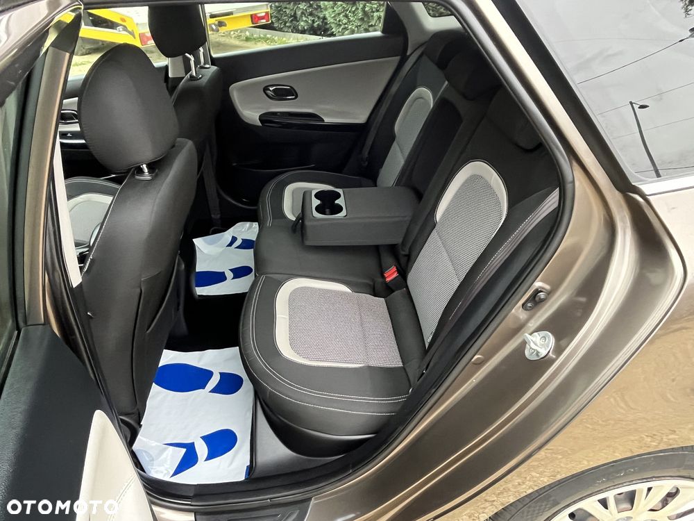 Kia Ceed 1.6 GDI ISG Spirit - 12