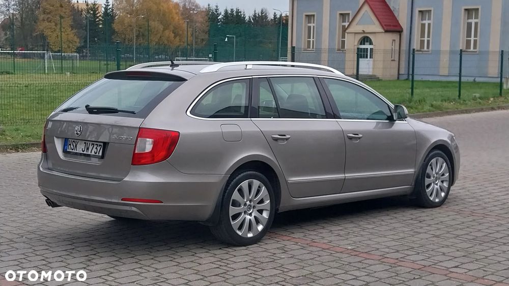 Skoda Superb 2.0 TDI Elegance DSG - 8