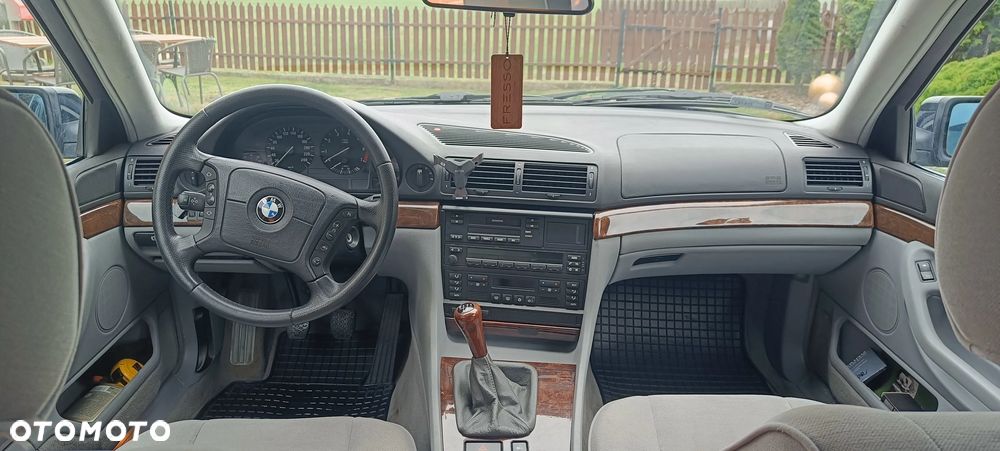 BMW Seria 7 - 12