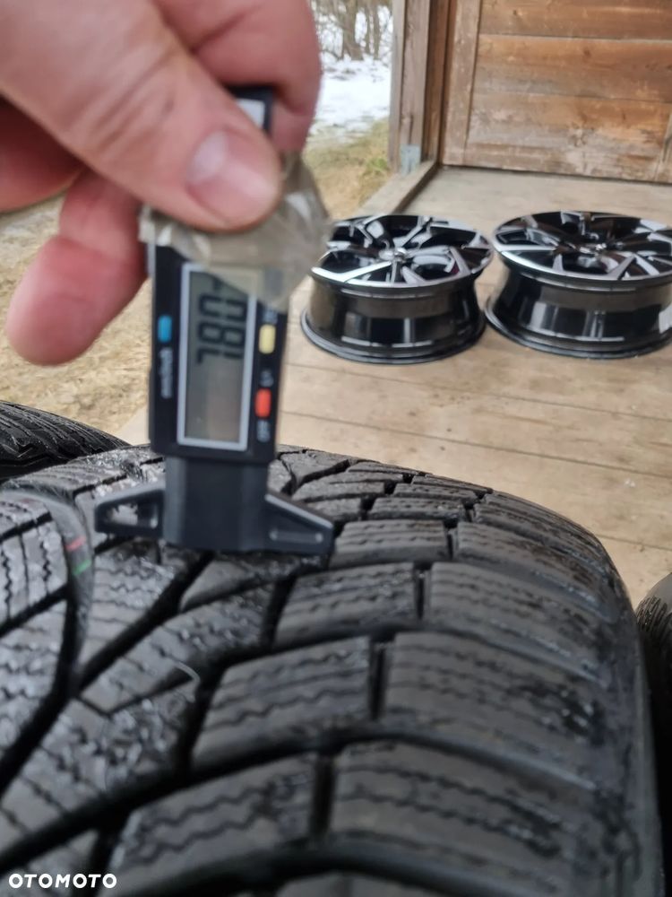 Opony CONTINENTAL WINTER CONTACT TS870 225/50R17 98H 2022r,4x7,8mm super - 8