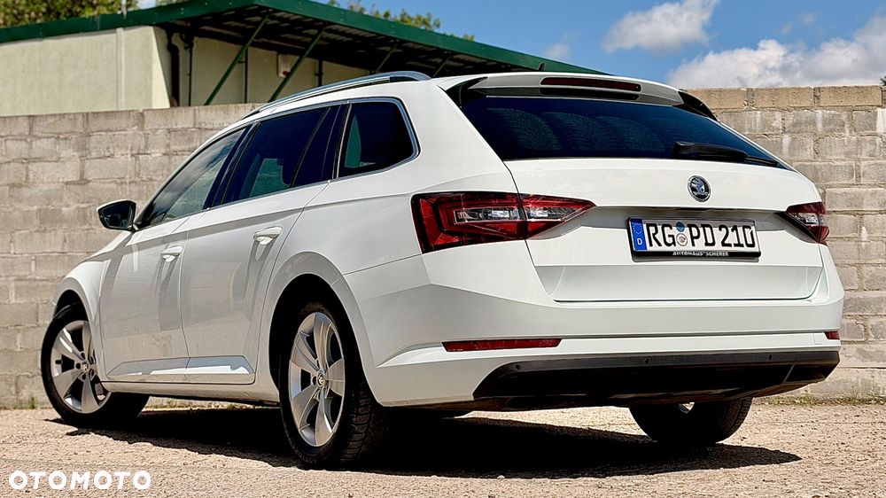 Skoda Superb 2.0 TDI DSG Premium Edition - 11