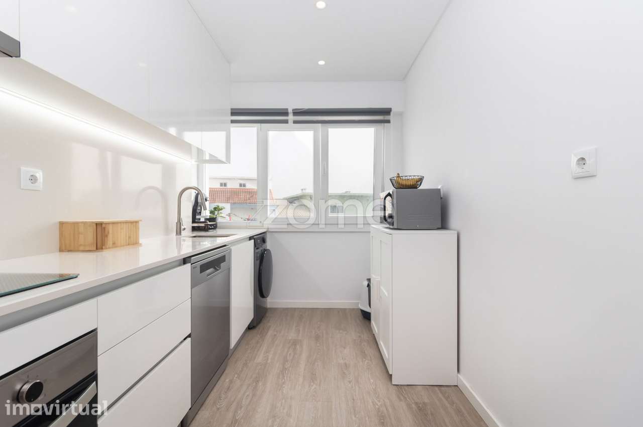 T2 Totalmente Remodelado – 69 m² | Torre da Marinha - Grande imagem: 4/22