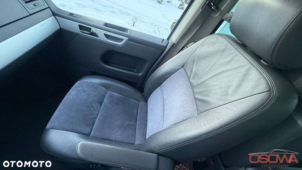 Volkswagen Multivan - 32