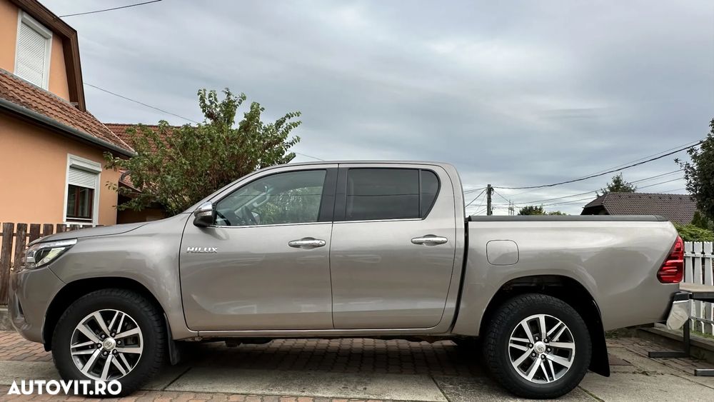 Toyota Hilux 4x4 Double Cab Executive - 6