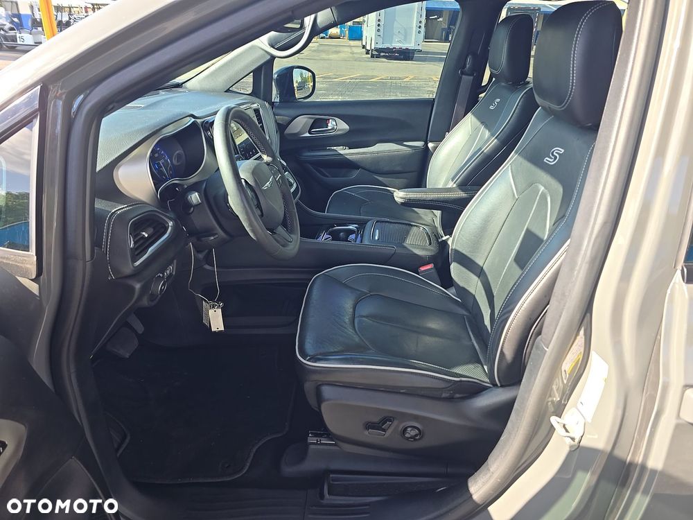 Chrysler Pacifica - 7