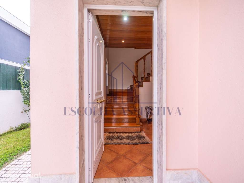 Elegância e Exclusividade na Aroeira - Moradia com Piscina, Jardim ... - Grande imagem: 2/60