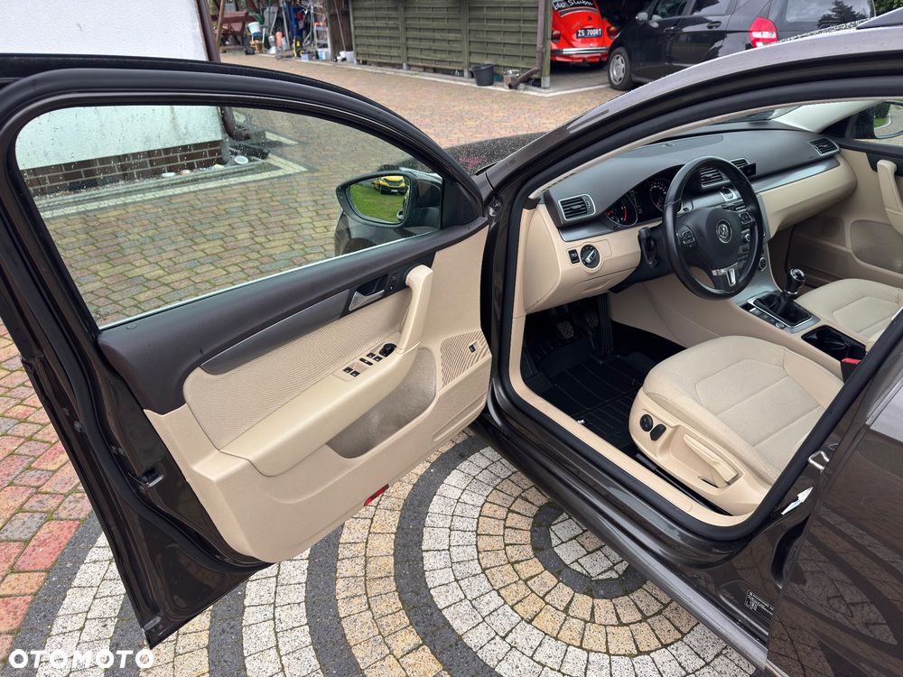 Volkswagen Passat - 29