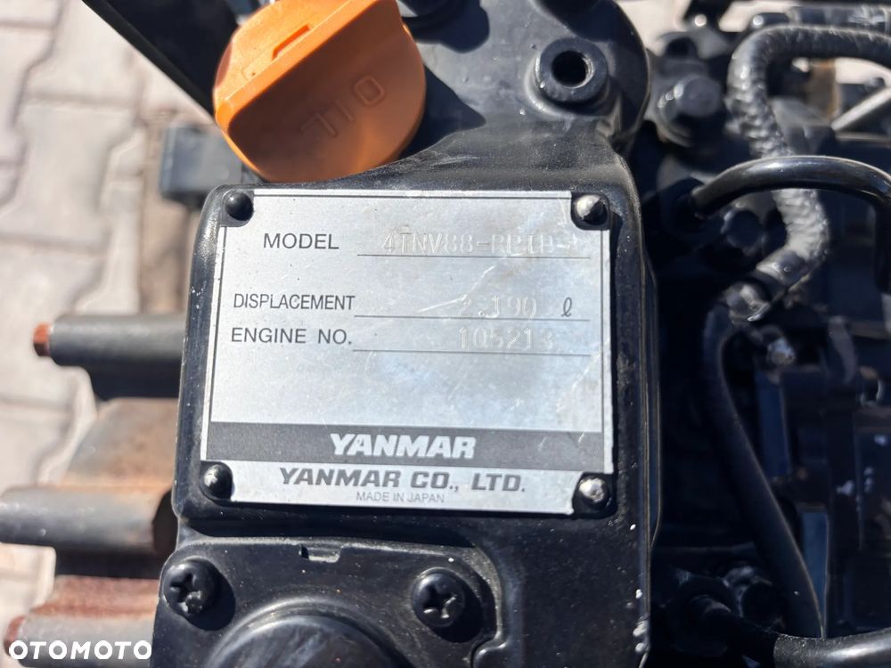 Silnik Yanmar 4TNV88 - 8