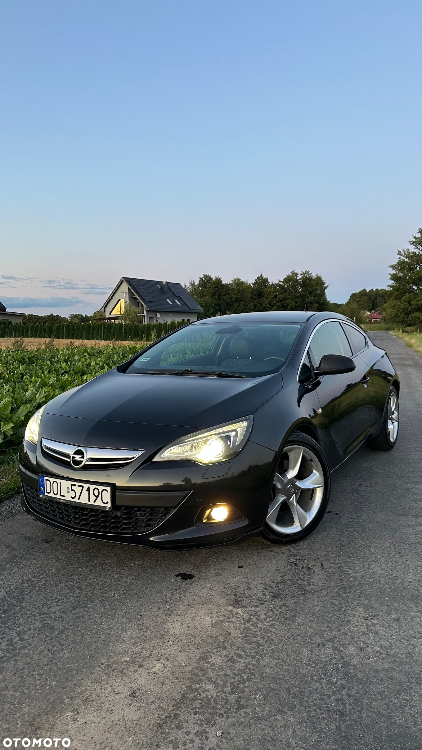 Opel Astra GTC 2.0 CDTI ecoFLEX Start/Stop Edition - 2