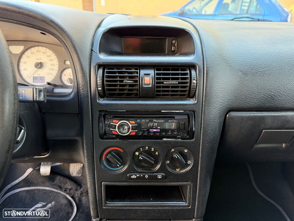 Opel Astra 1.4 Sport - 24