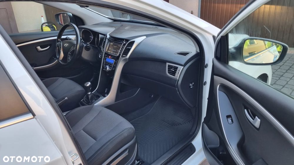 Hyundai i30 Fastback 1.6 CRDI Premium - 13