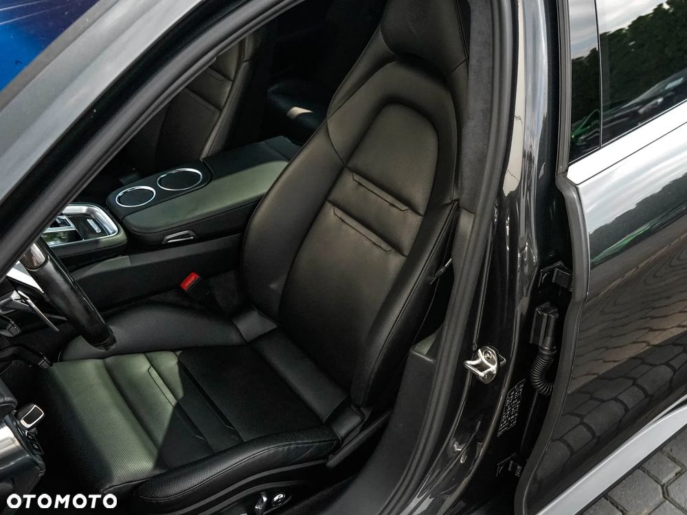 Porsche Panamera Turbo - 25