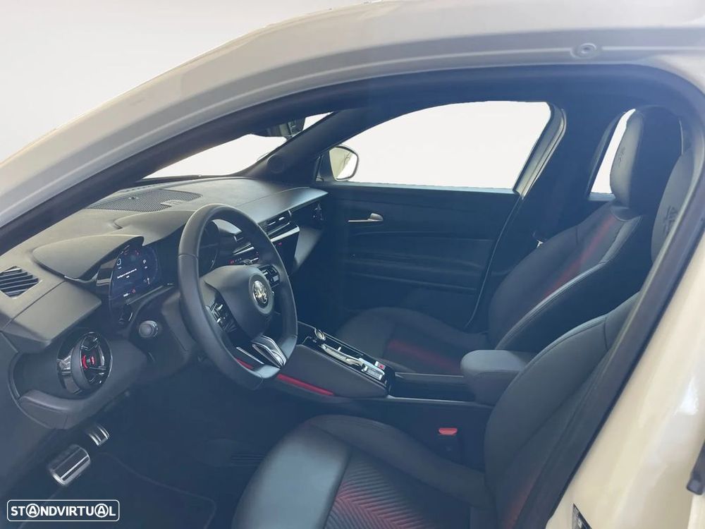 Alfa Romeo Junior 1.2 Speciale eDCT6 - 10