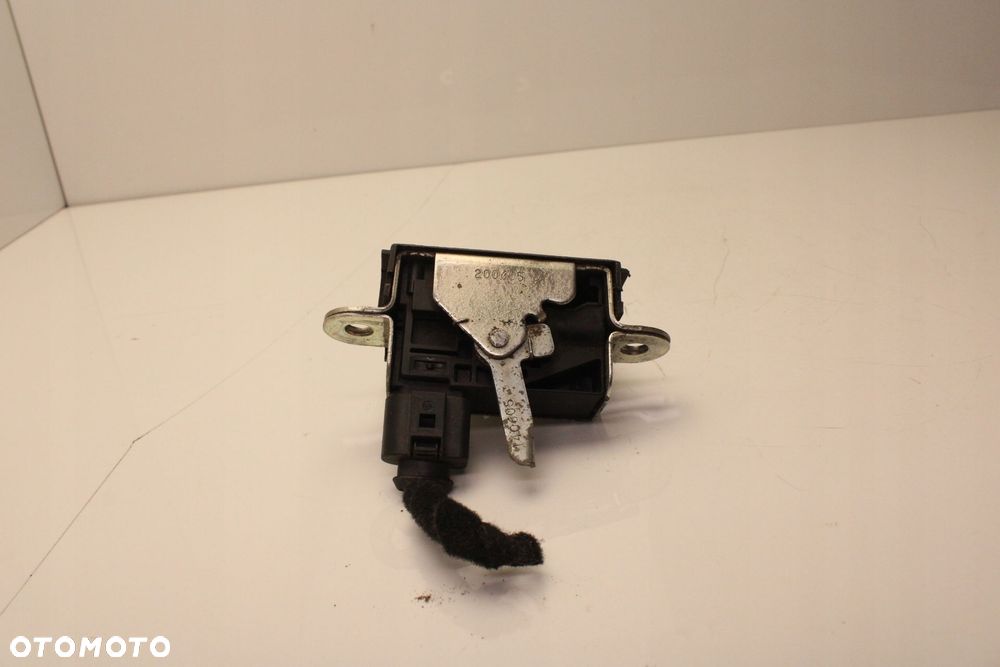 VW TOURAN I 03R- ZAMEK KLAPY BAGAŻNIKA TYŁ TYLNY - 4