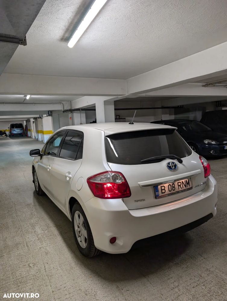 Toyota Auris 1.8 L VVT-i HSD Sol - 3