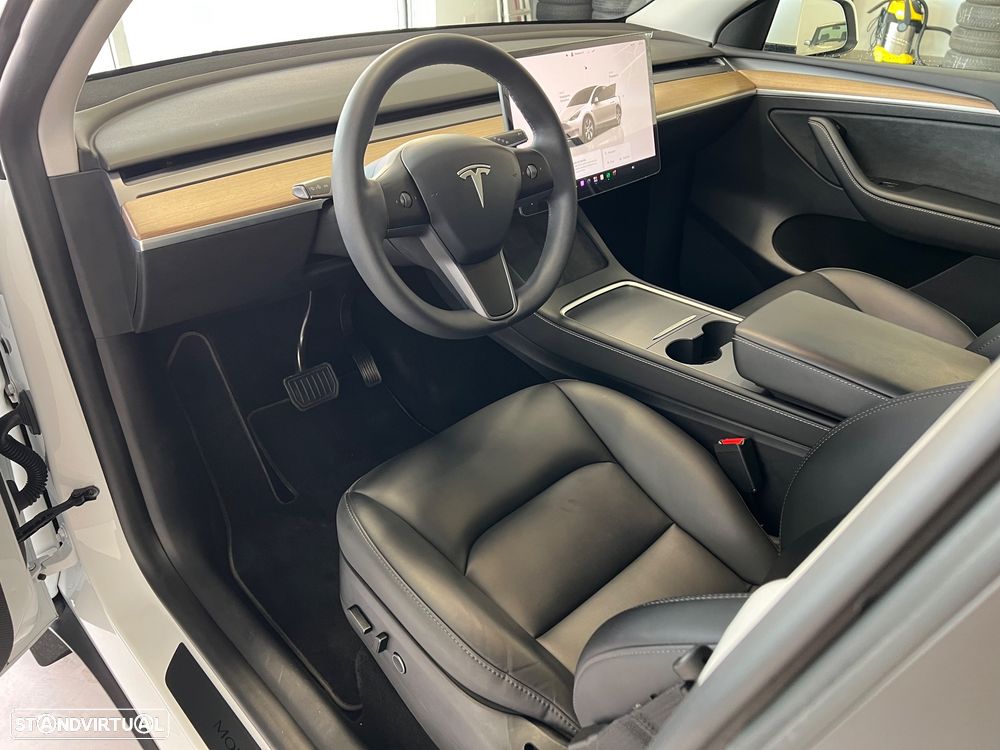 Tesla Model Y Standard RWD - 23