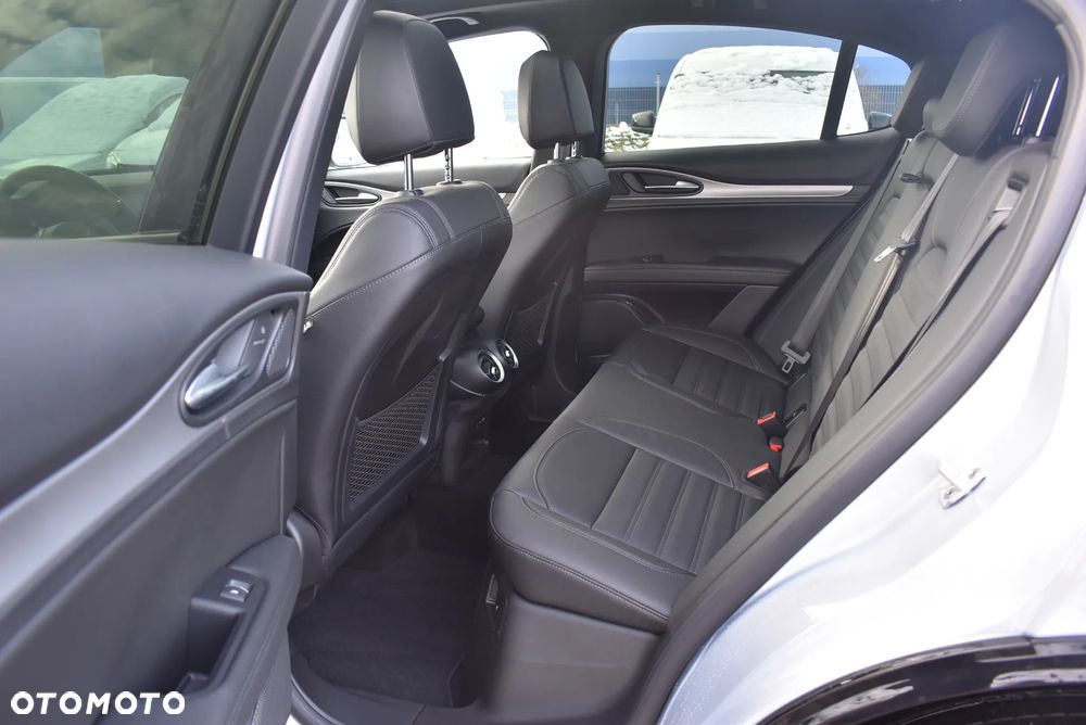 Alfa Romeo Stelvio 2.0 Turbo Veloce Q4 - 12