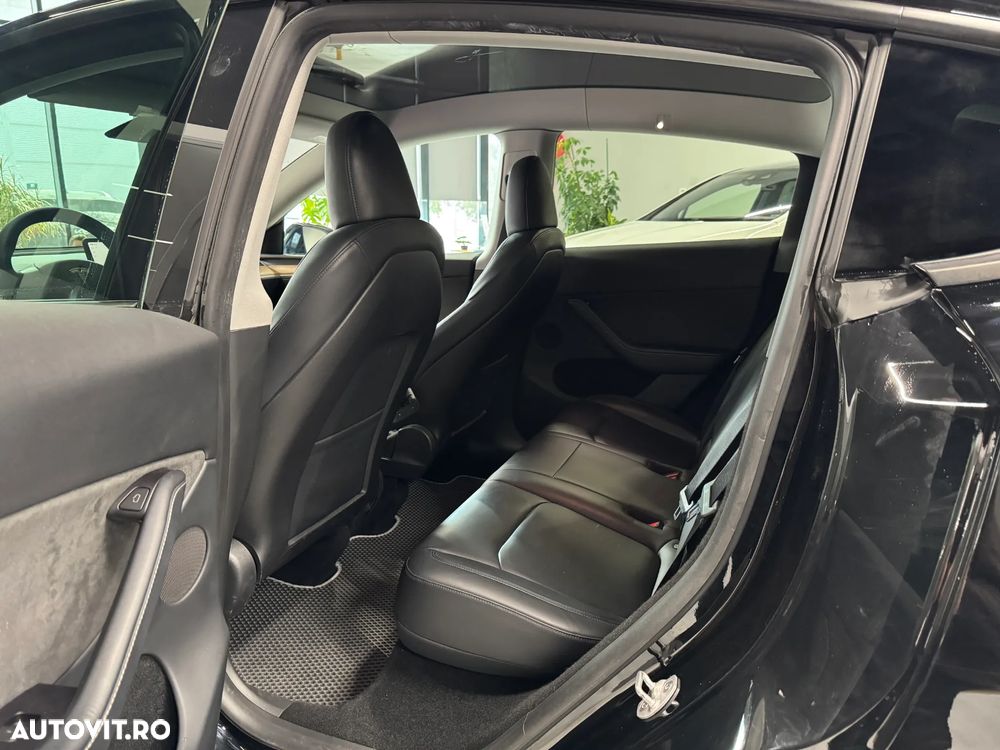 Tesla Model Y - 7