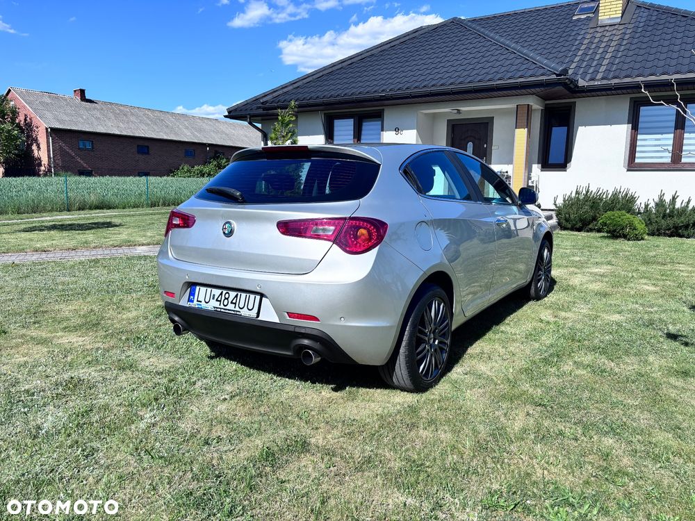 Alfa Romeo Giulietta 2.0 JTDM Distinctive - 4