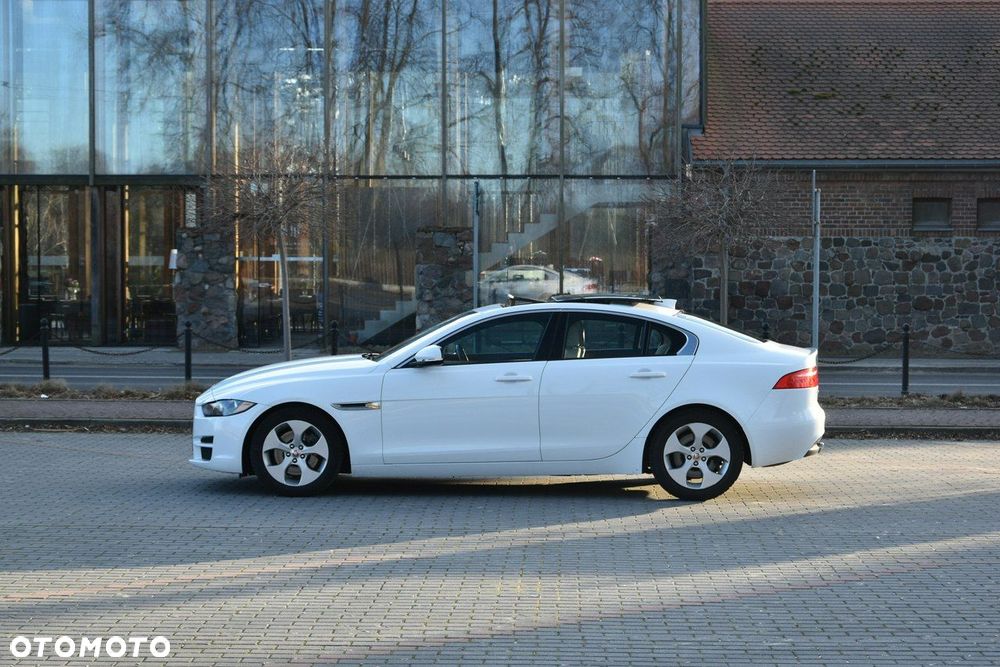Jaguar XE - 3
