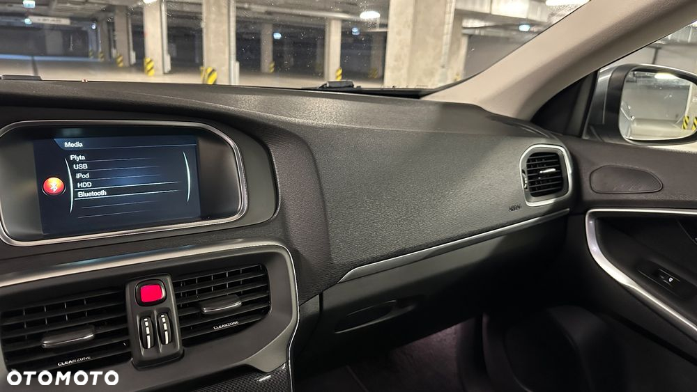 Volvo V40 - 24