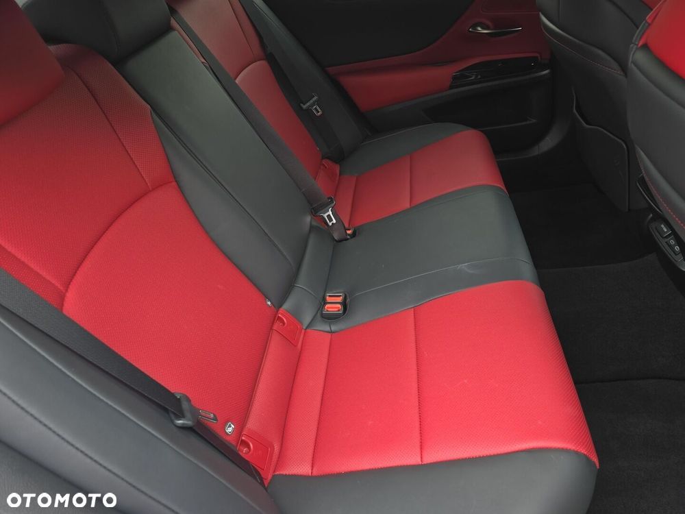 Lexus ES 300h F Sport Edition - 11